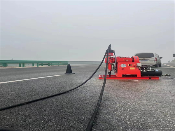 兴安马路路基路面开裂下沉注浆加固灌浆